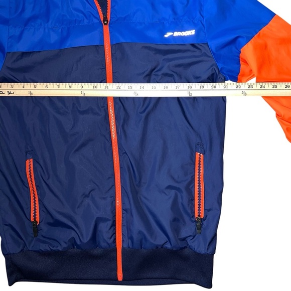 Brooks full zip jacket running size medium - Picture 9 of 10
